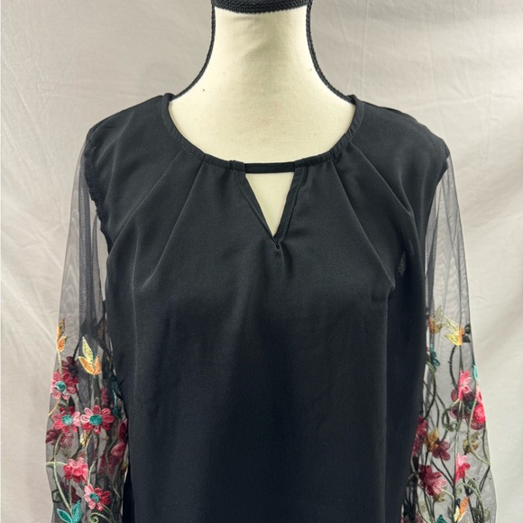 Floral Embroidery Mesh Lockhole Collar Blouse Black - Picture 6 of 8